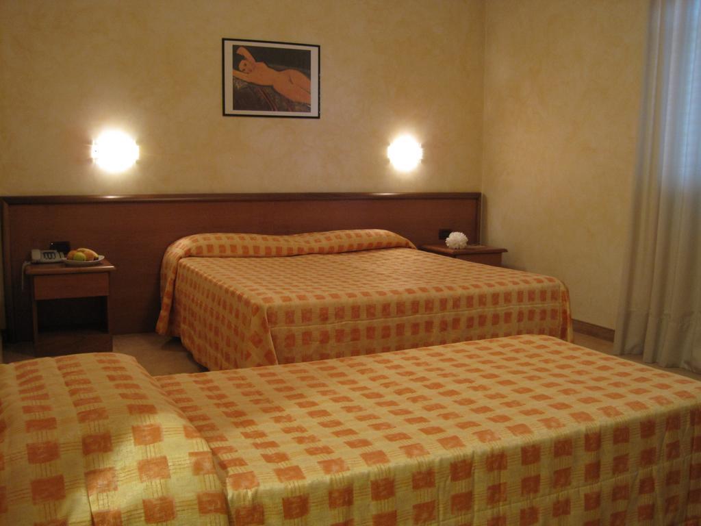 Hotel Italia Carmagnola Rom bilde