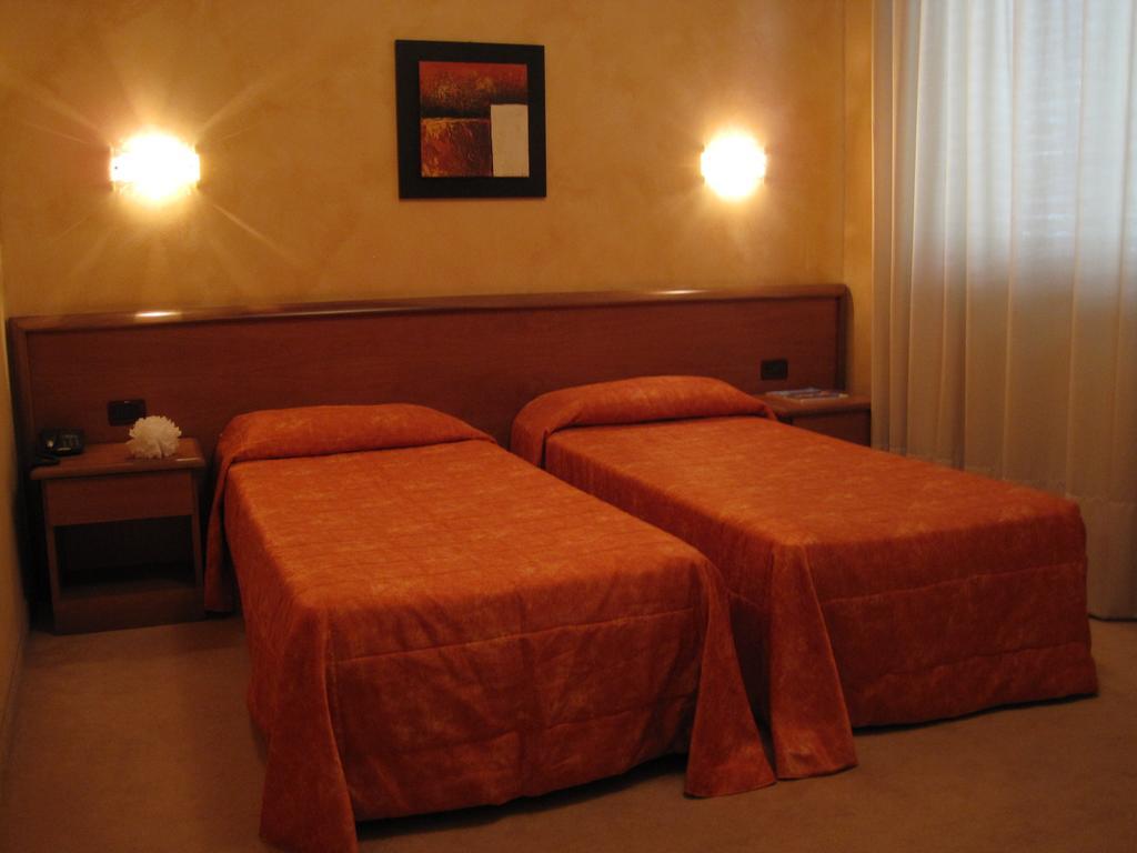 Hotel Italia Carmagnola Rom bilde