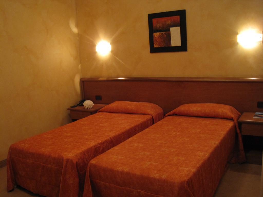 Hotel Italia Carmagnola Rom bilde